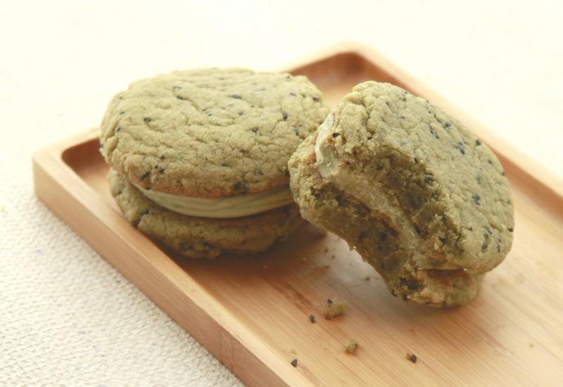 Close‑up of a single matcha brown butter sandwich cookie